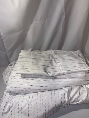 White Dotted Stripe Bedding Set